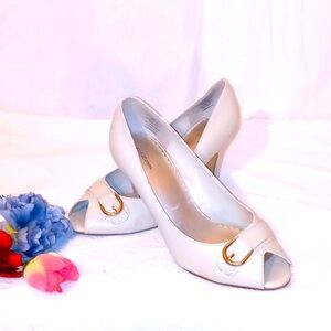 Croft & Barrow open toad cream colored heels 8